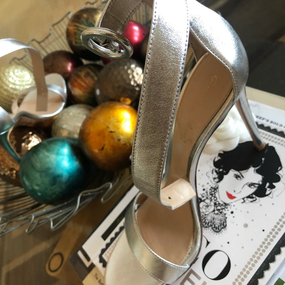 Gianvito Rossi Silver Heels - Picture 4 of 6
